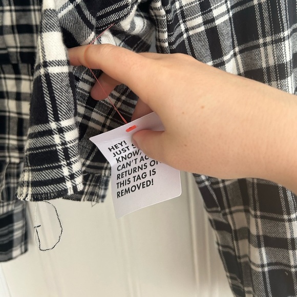 ASOS Design Cropped Oversized Black White Plaid Shirt - Picture 4 of 5